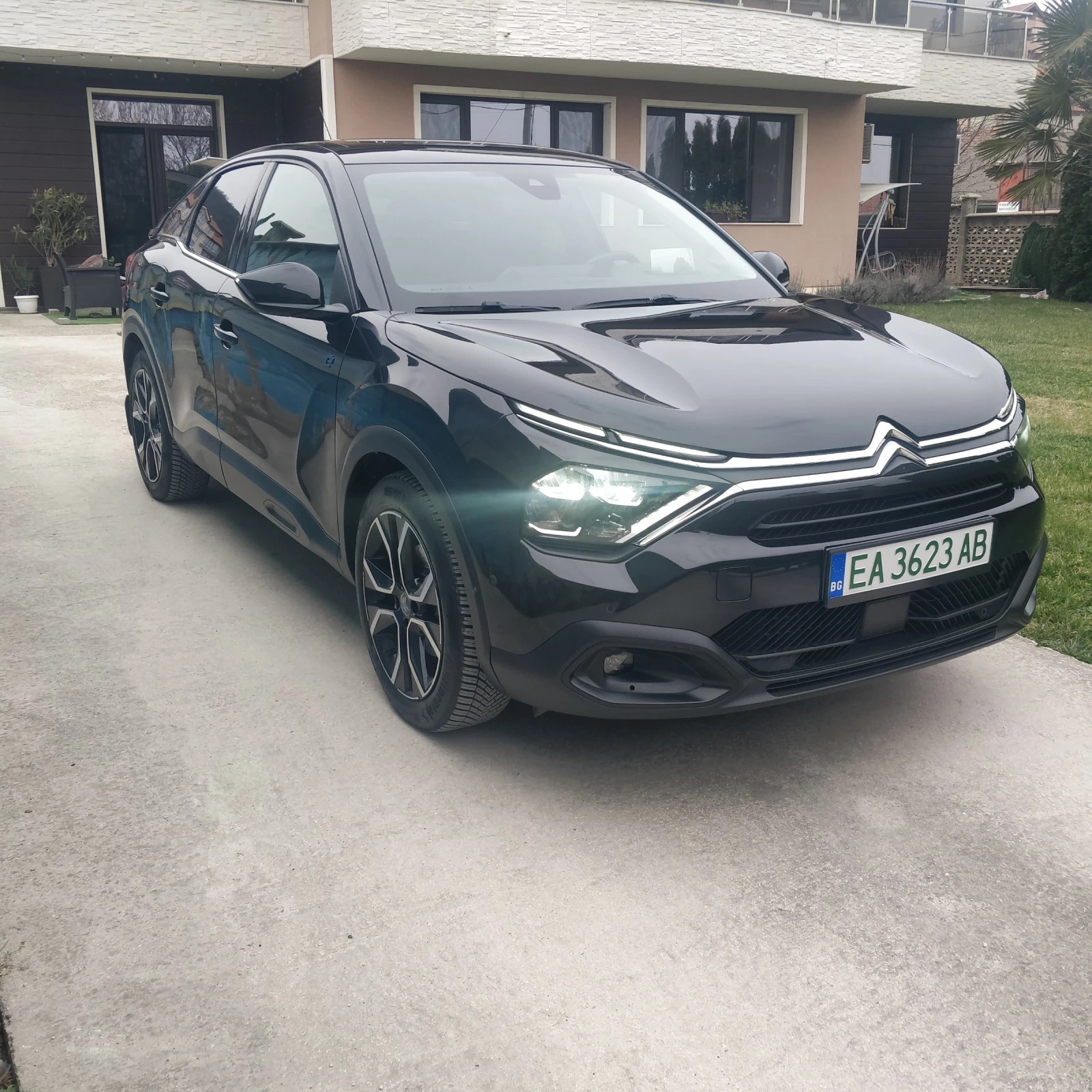 Citroen C4 SHINE/Бързо DC зареждане/11kW AC charger, снимка 4 - Автомобили и джипове - 55903143