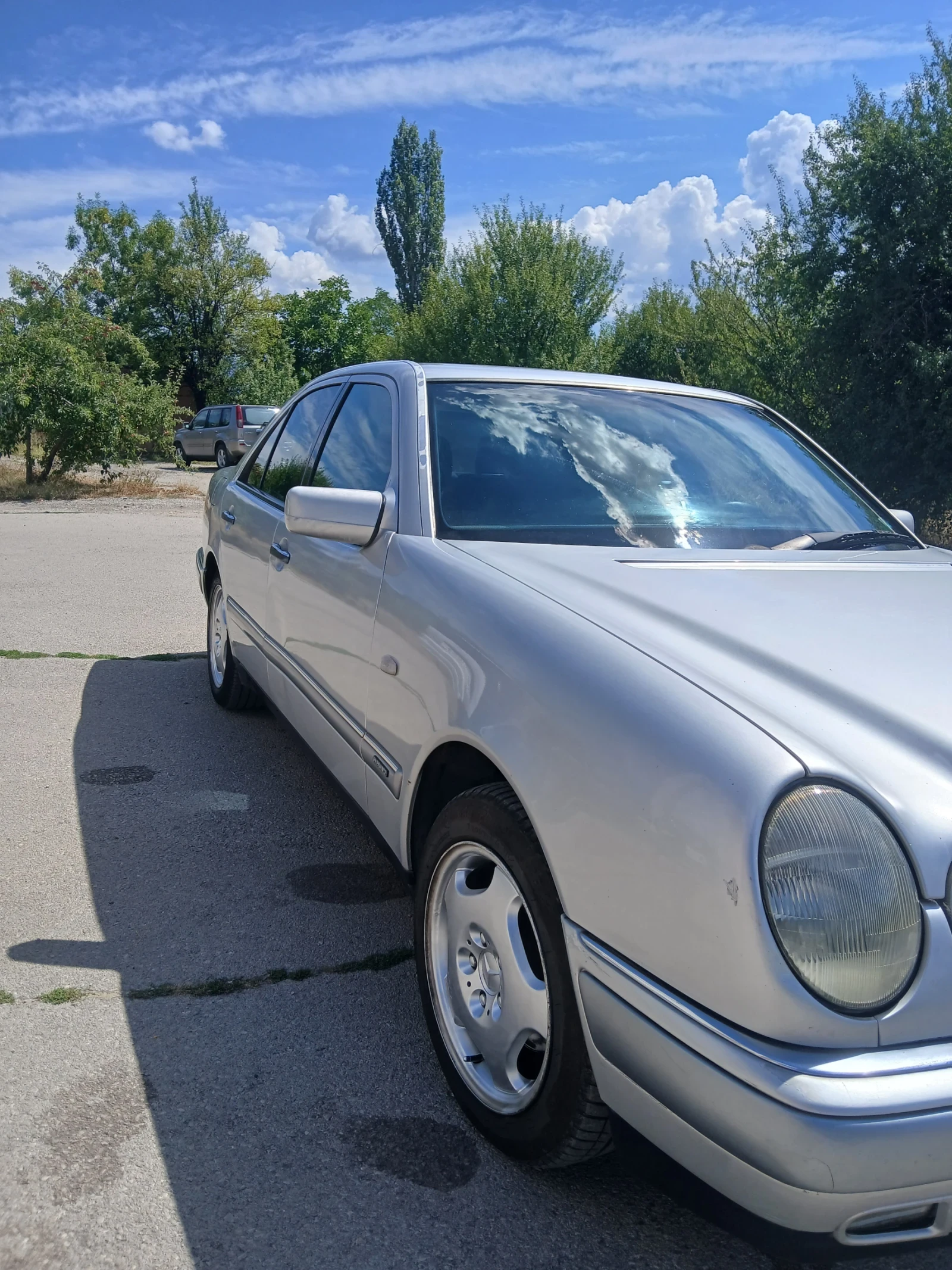 Mercedes-Benz E 200, снимка 10 - Автомобили и джипове - 55942077