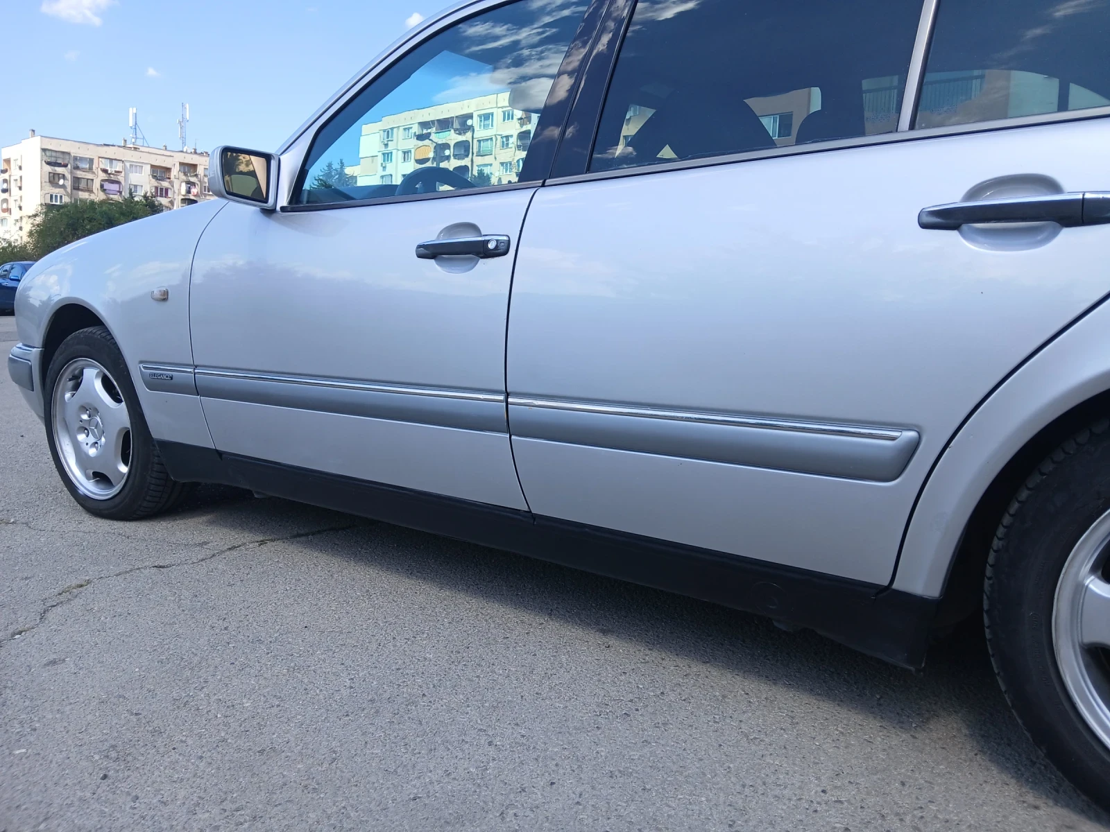 Mercedes-Benz E 200, снимка 4 - Автомобили и джипове - 55942077