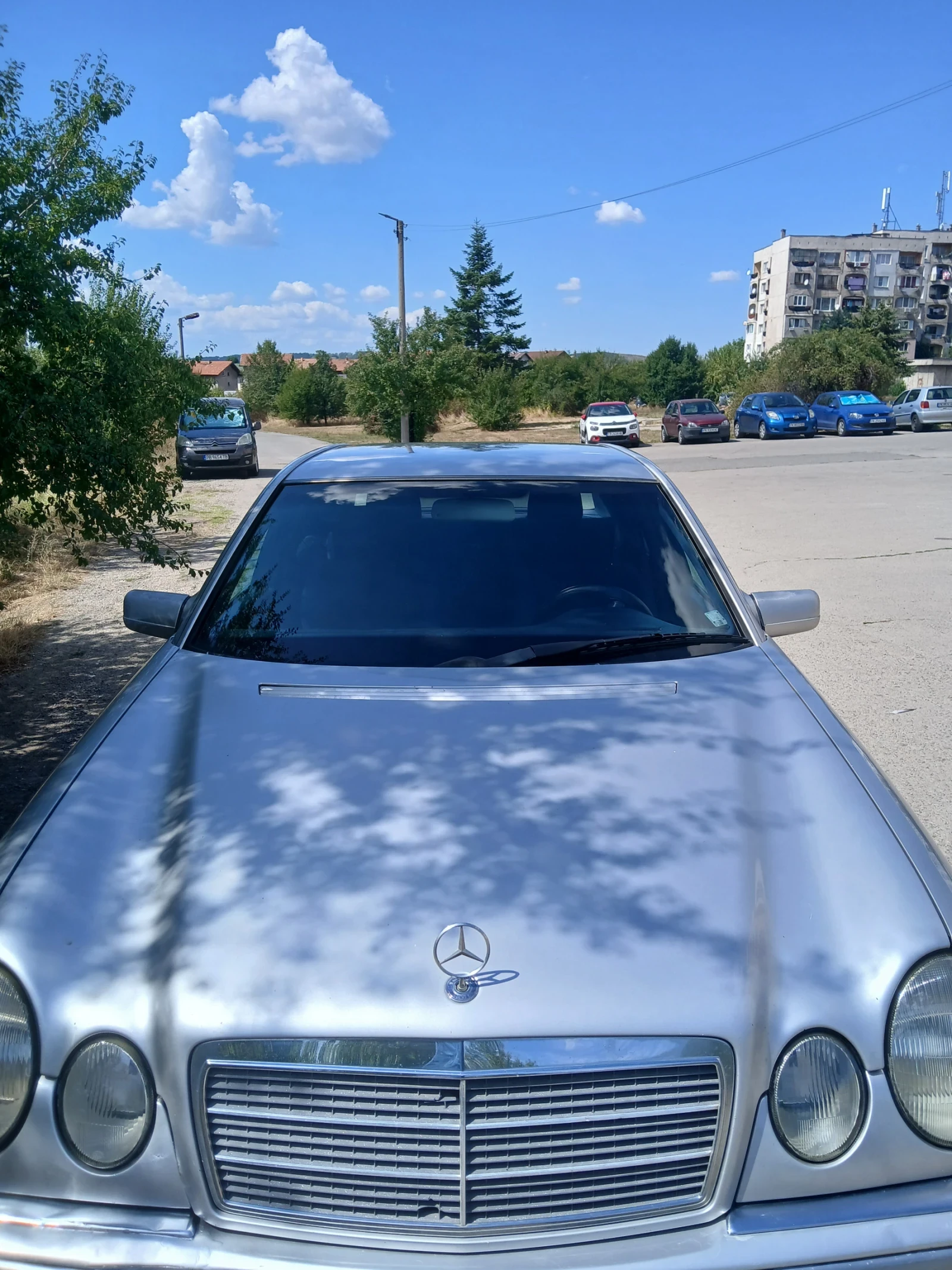 Mercedes-Benz E 200, снимка 15 - Автомобили и джипове - 55942077