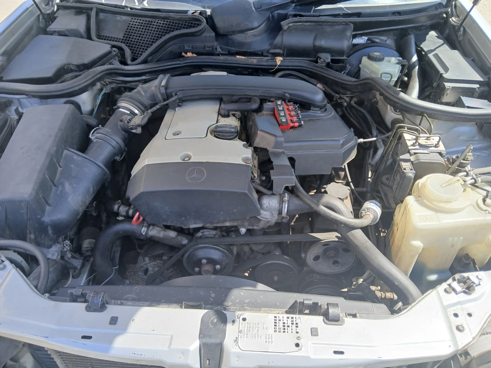 Mercedes-Benz E 200, снимка 11 - Автомобили и джипове - 55942077