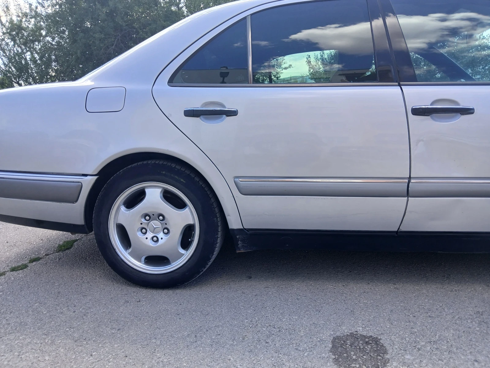 Mercedes-Benz E 200, снимка 6 - Автомобили и джипове - 55942077