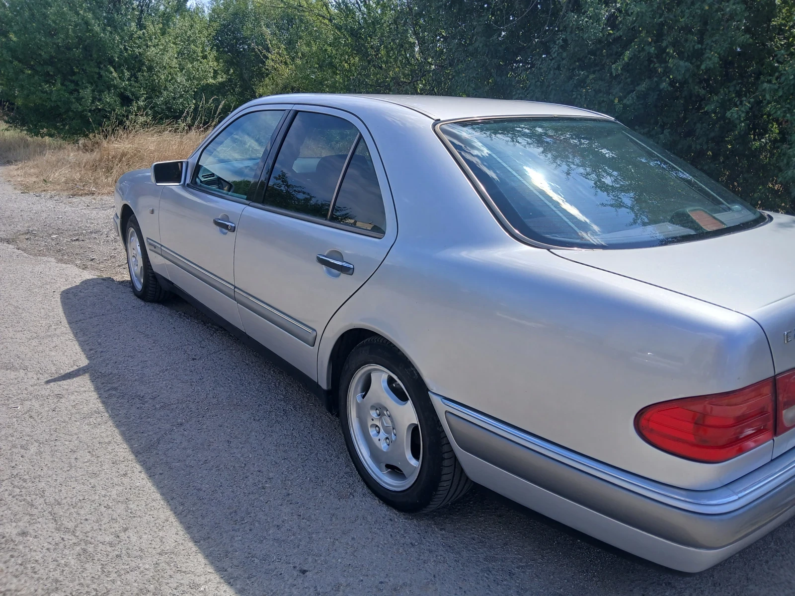 Mercedes-Benz E 200, снимка 14 - Автомобили и джипове - 55942077