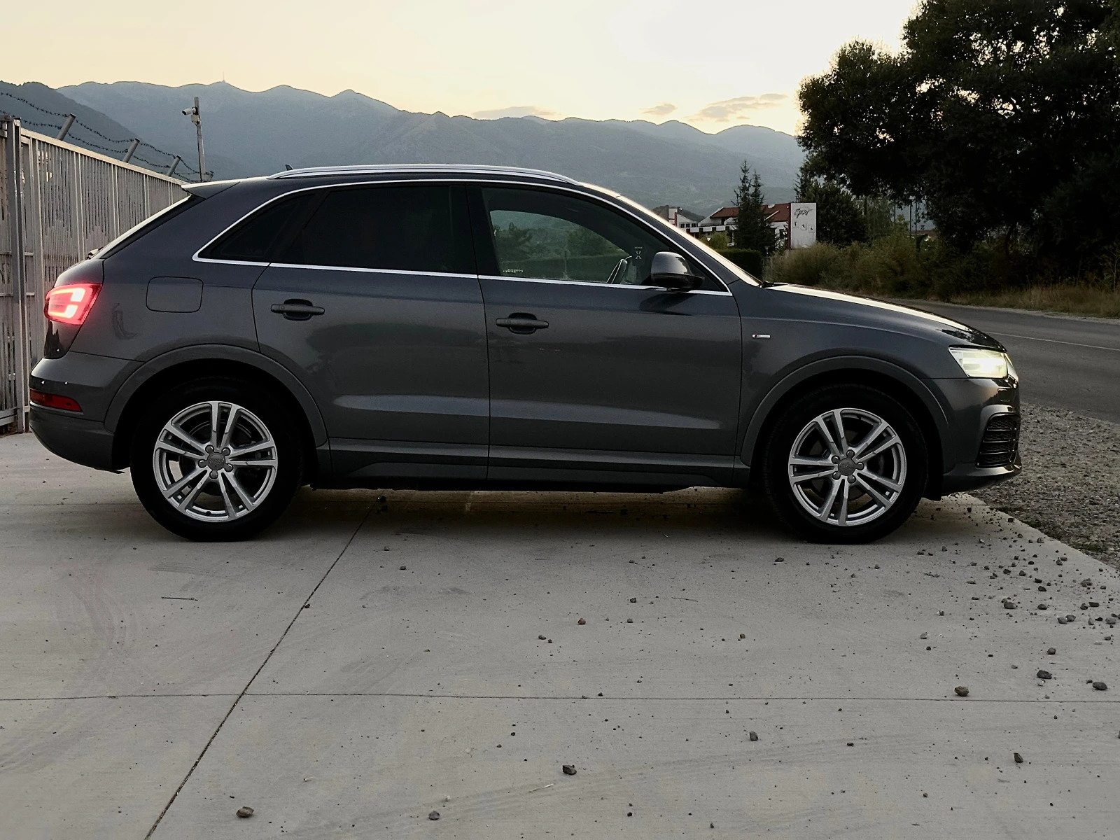 Audi Q3 2.0 TDI S-line/ Quattro/ Навигация/ Шибедах - изображение 3