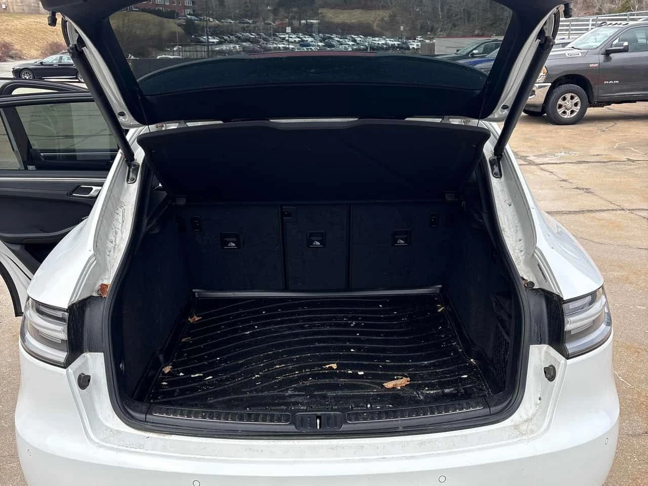 Porsche Macan GTS/BOSE/ДИСТРОНИК/ПАНОРАМА/ОБДУХВАНЕ/+ ГУМИ, снимка 15 - Автомобили и джипове - 54033622