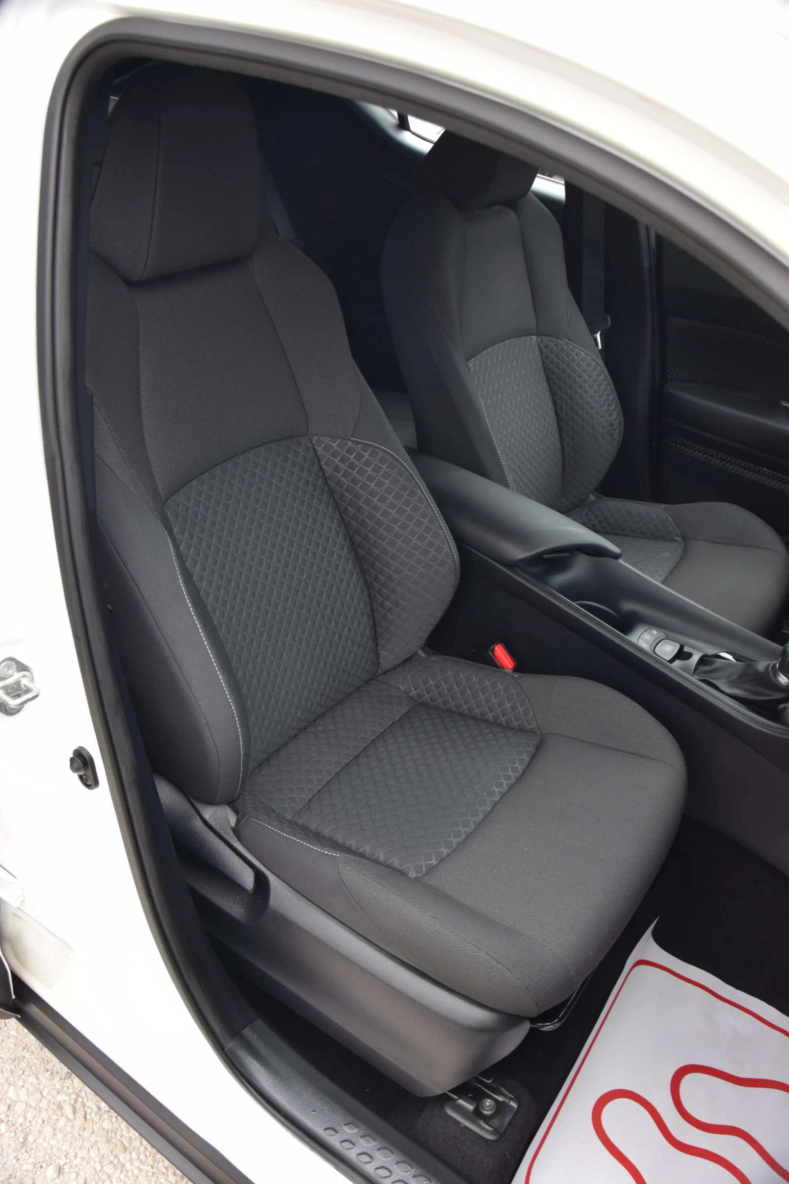 Toyota C-HR 1.8 hybrid , снимка 13 - Автомобили и джипове - 54879591