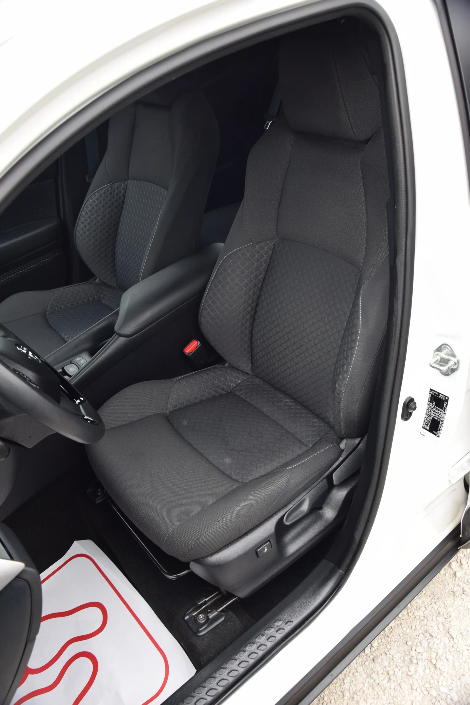 Toyota C-HR 1.8 hybrid , снимка 9 - Автомобили и джипове - 54879591