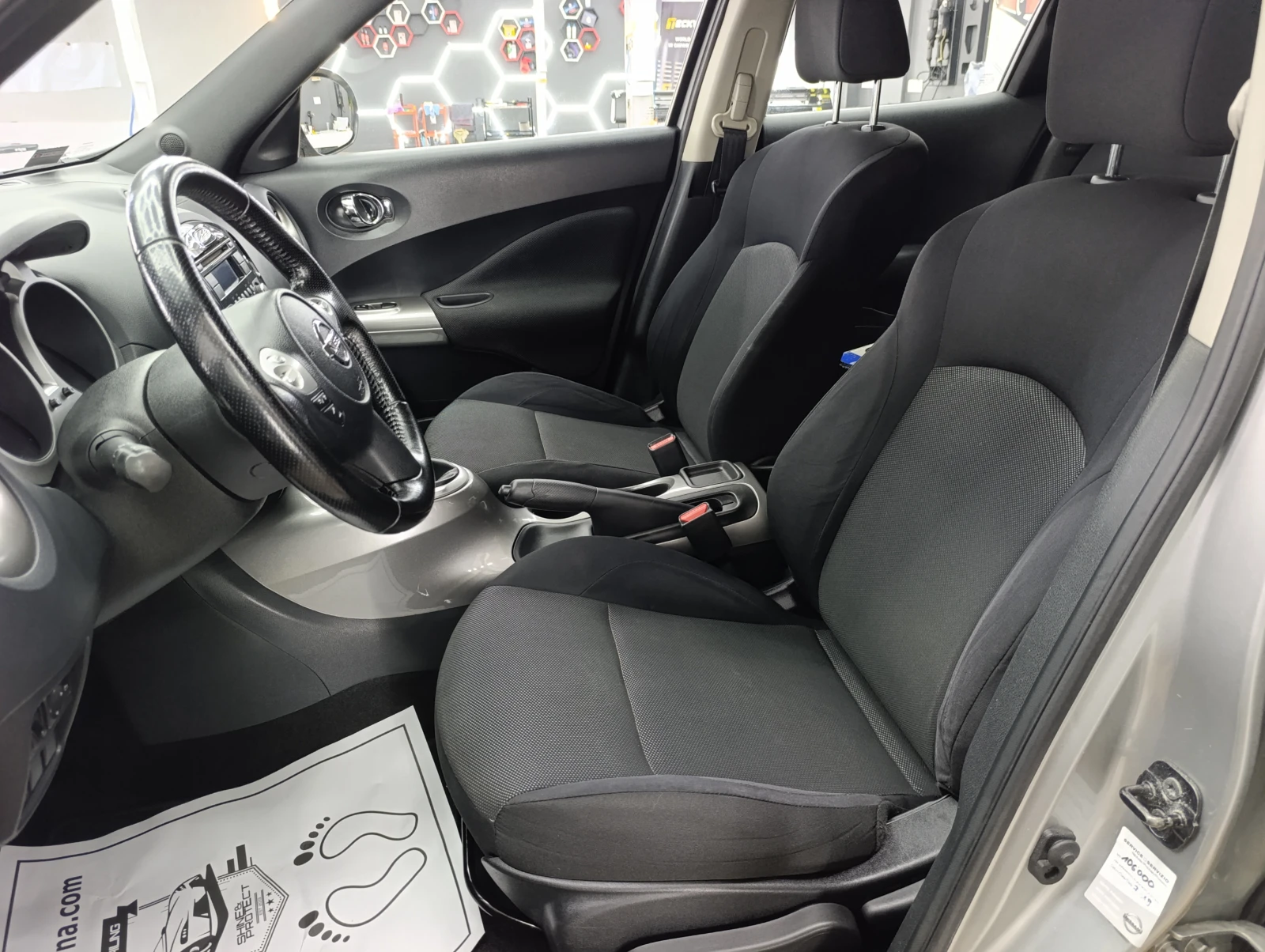 Nissan Juke 1.6i tekna 117k.c., снимка 11 - Автомобили и джипове - 55260659