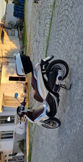 Piaggio Beverly 300ie, снимка 6 - Мотоциклети и мототехника - 43950799