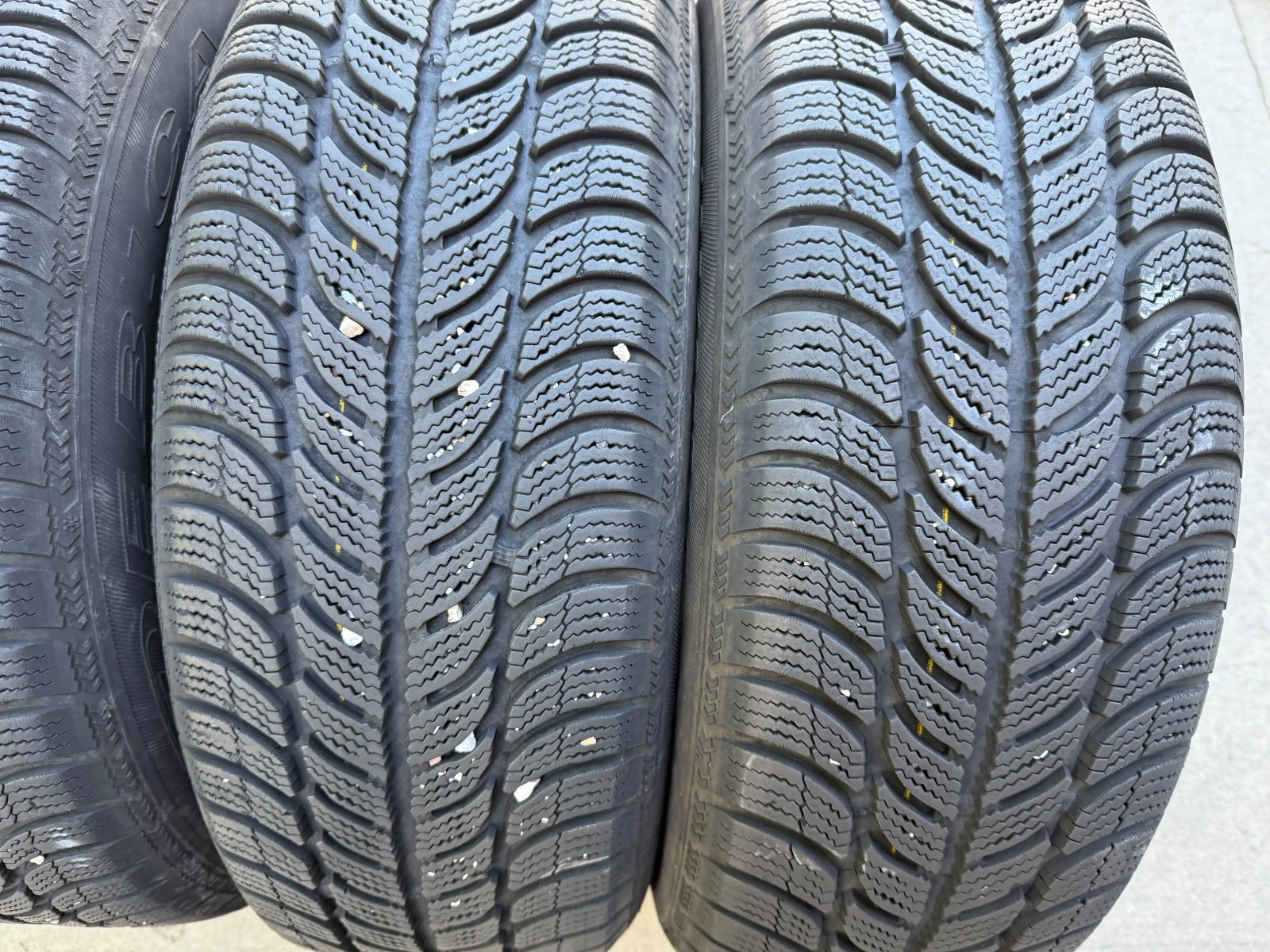 Гуми Зимни 195/65R15, снимка 3 - Гуми и джанти - 55977640