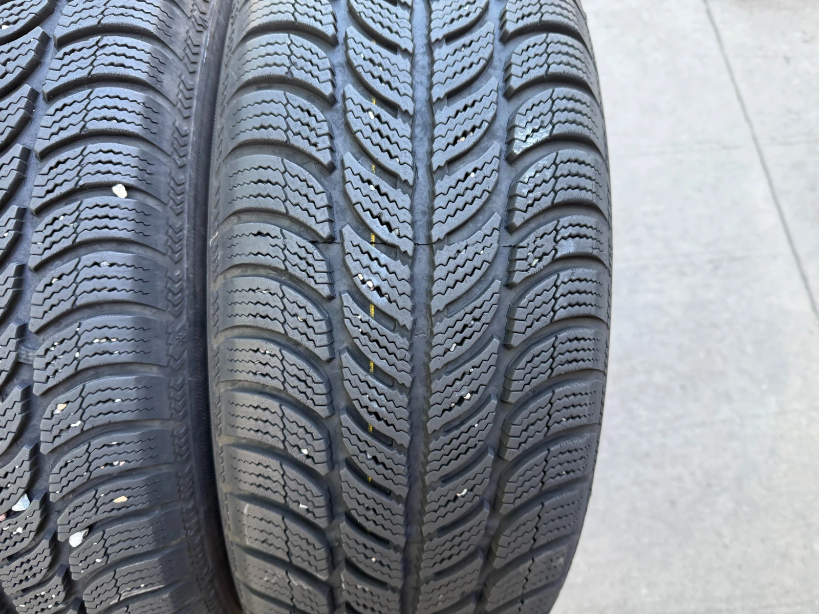 Гуми Зимни 195/65R15, снимка 7 - Гуми и джанти - 55977640