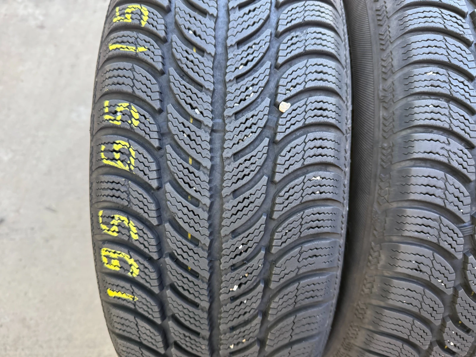 Гуми Зимни 195/65R15, снимка 4 - Гуми и джанти - 55977640