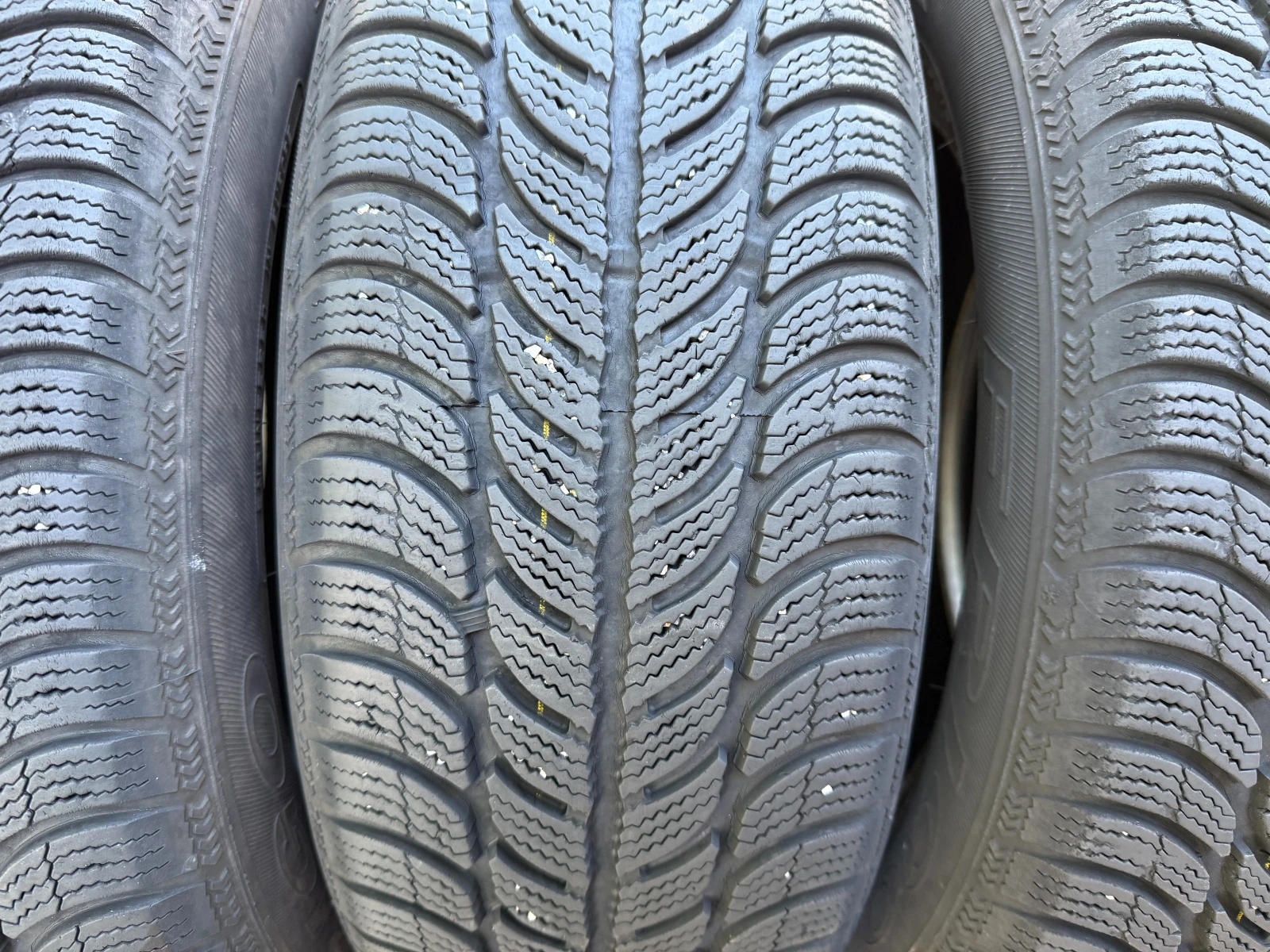 Гуми Зимни 195/65R15, снимка 5 - Гуми и джанти - 55977640