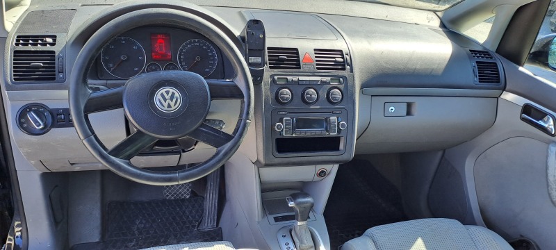 VW Touran DSG 6скорости3Броя, снимка 16 - Автомобили и джипове - 31136483