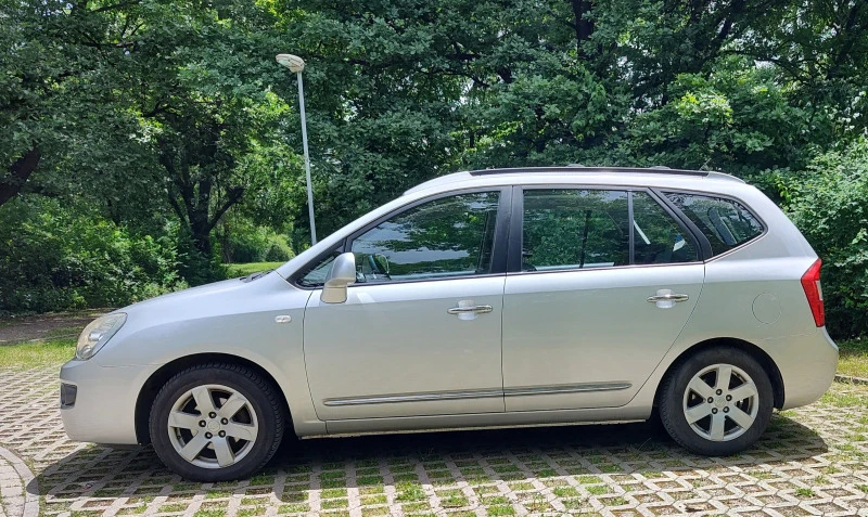 Kia Carens, снимка 5 - Автомобили и джипове - 47167912