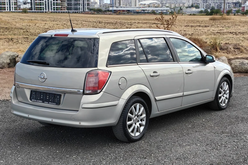 Opel Astra 1.8 Автомат* Газ* KeylessGo* , снимка 4 - Автомобили и джипове - 46821181