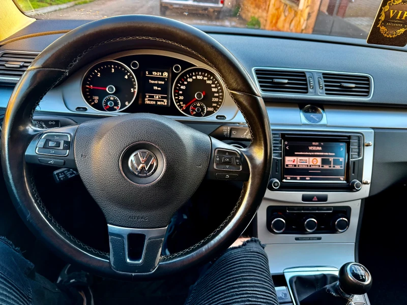 VW Passat 1.6 TDI, снимка 8 - Автомобили и джипове - 52906236