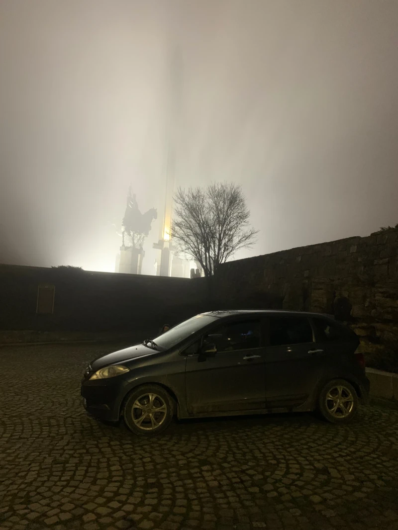 Honda Fr-v, снимка 13 - Автомобили и джипове - 53419451