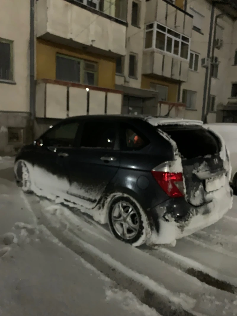 Honda Fr-v, снимка 9 - Автомобили и джипове - 53419451