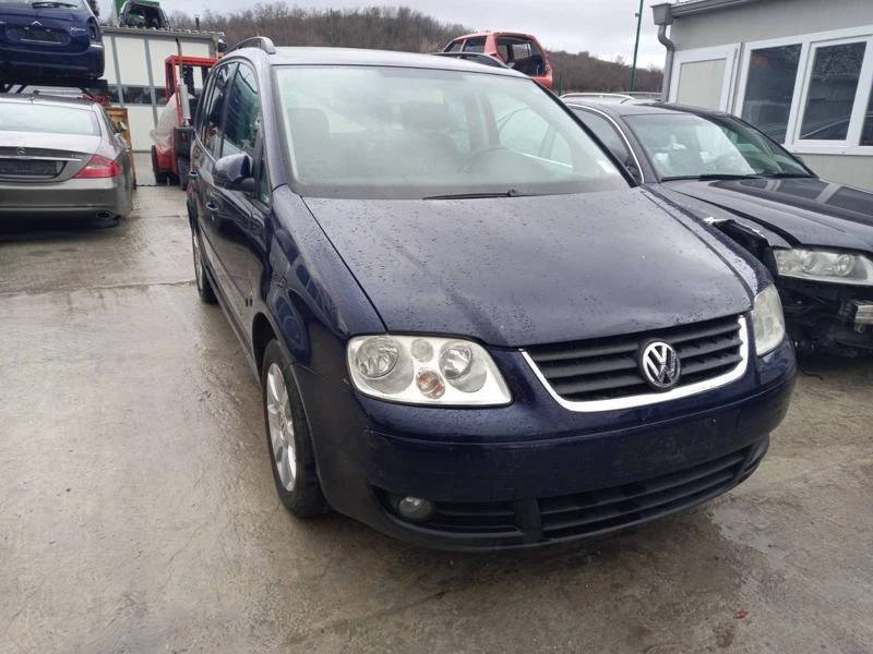 VW Touran DSG 6скорости3Броя, снимка 2 - Автомобили и джипове - 31136483