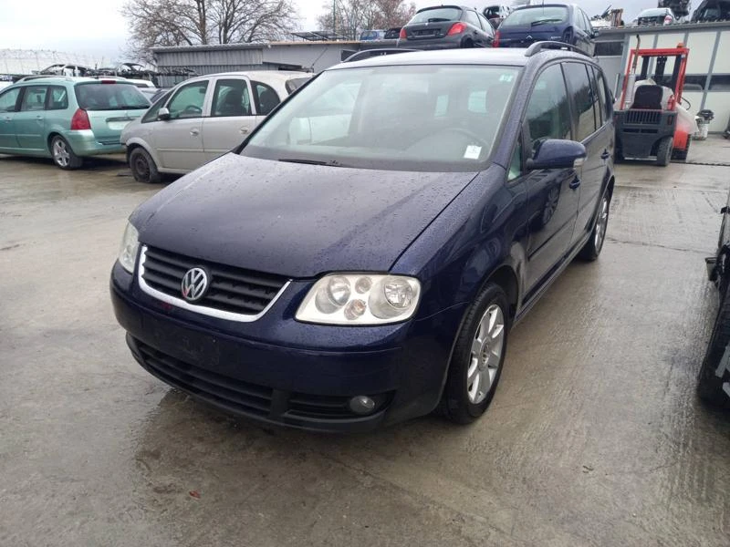 VW Touran DSG 6скорости3Броя, снимка 1 - Автомобили и джипове - 31136483