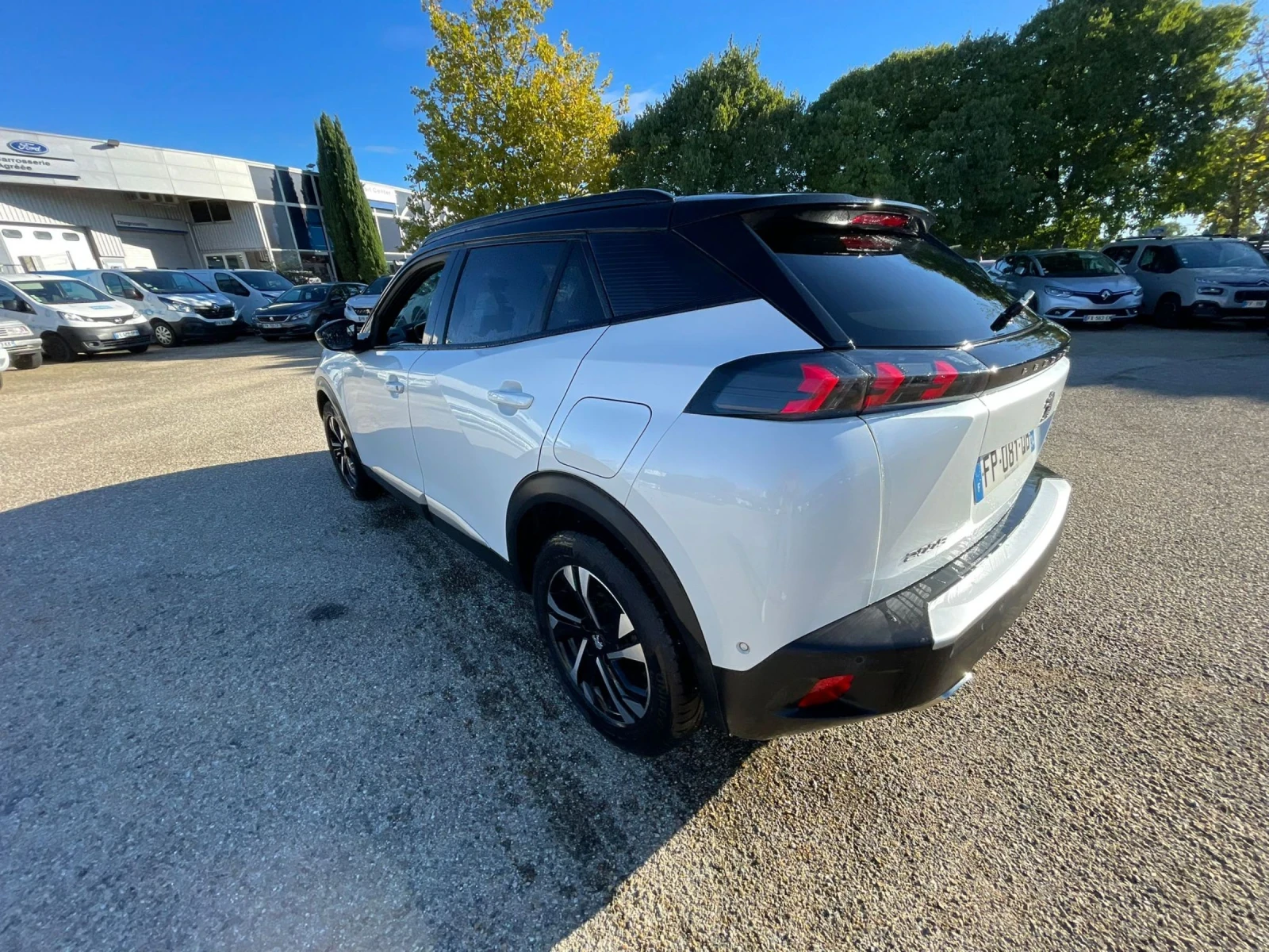 Peugeot 2008  1.2GT PURETECH 131 EAT8 - изображение 3
