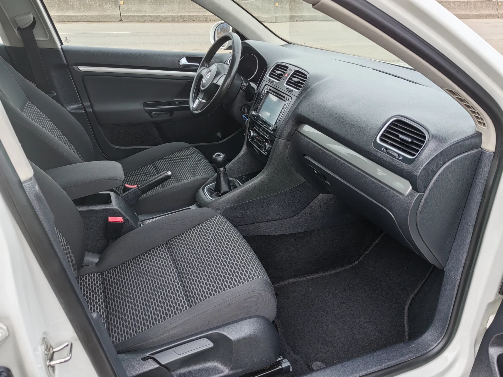 VW Golf 1.6tdi 105ps Navi - изображение 10