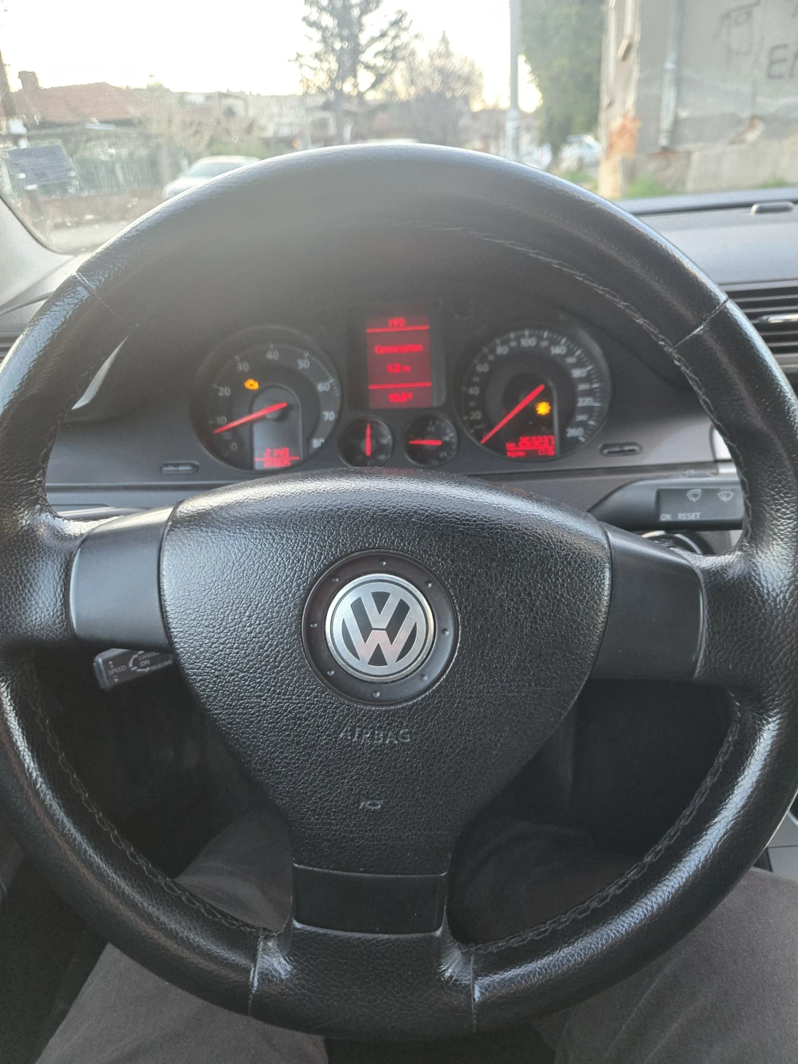 VW Passat 2.0 бензин 150к.с  2007г , снимка 13 - Автомобили и джипове - 54127375