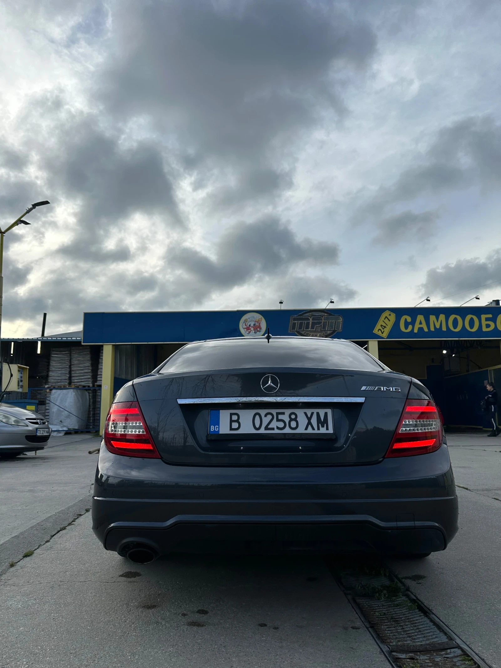 Mercedes-Benz C 180 AMG Package/harman kardon/ Adaptive lights, снимка 4 - Автомобили и джипове - 54206074