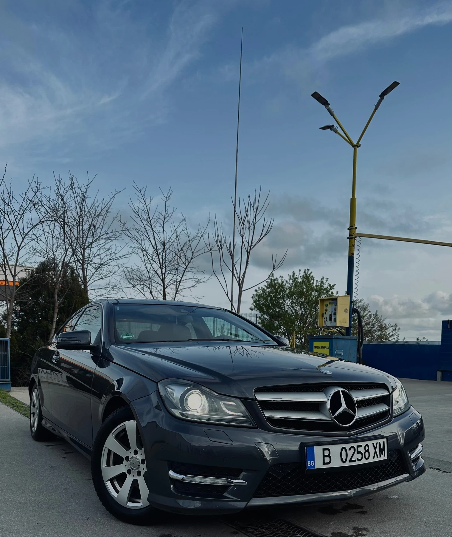Mercedes-Benz C 180 AMG Package/harman kardon/ Adaptive lights