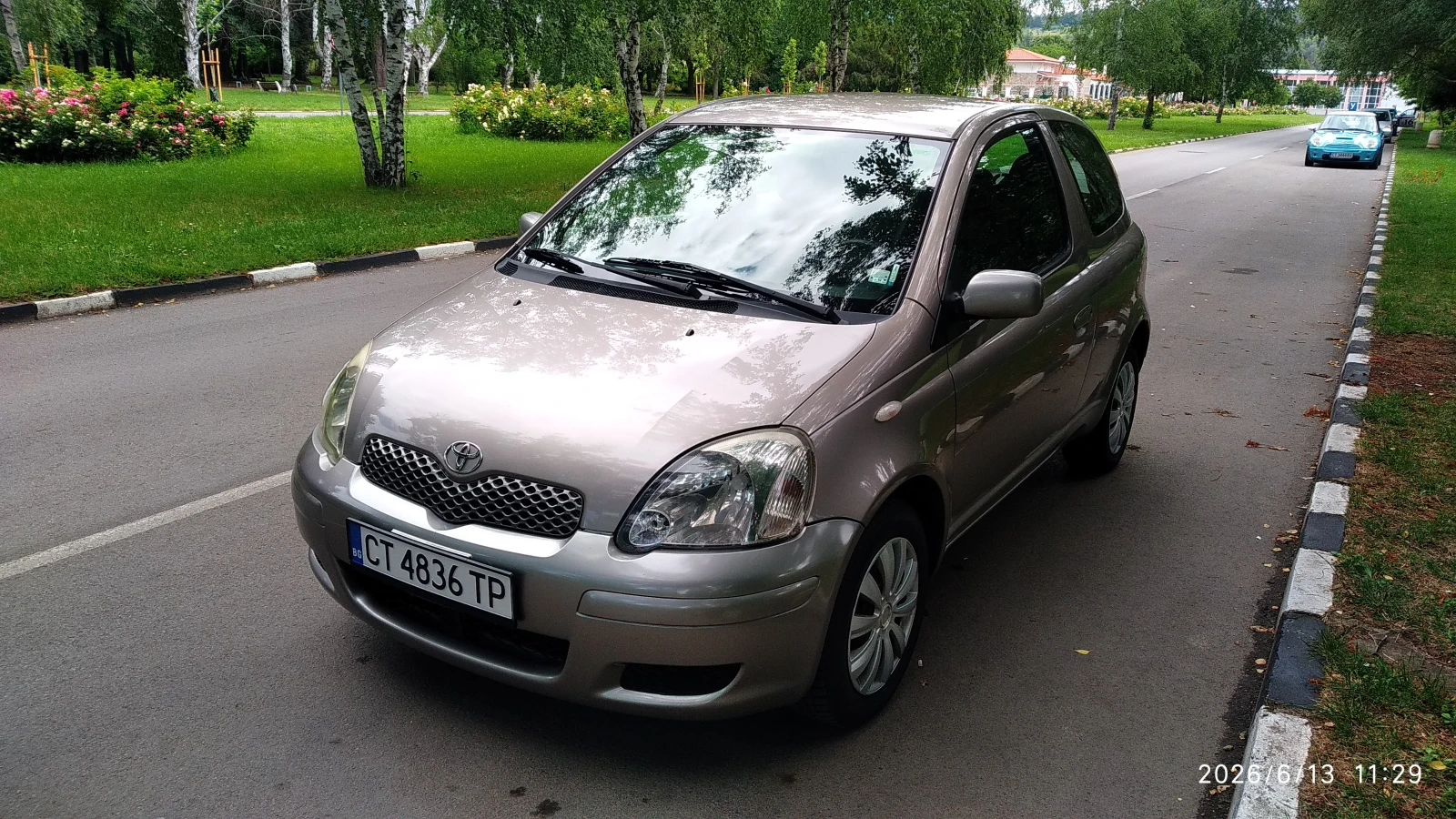 Toyota Yaris 1.0 VVT-I Евро 4, снимка 3 - Автомобили и джипове - 54899272