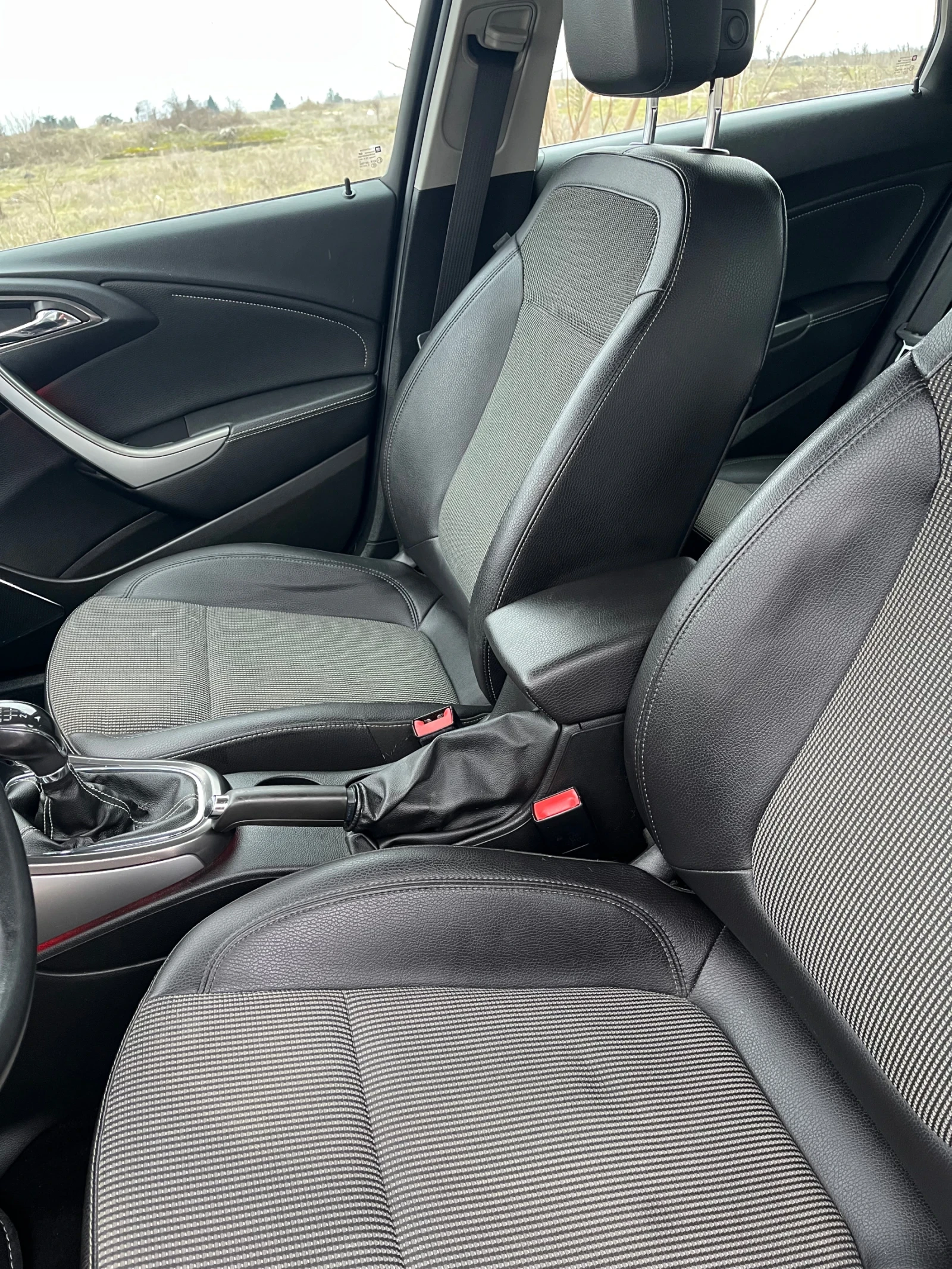 Opel Astra J Sports Tourer 1.7 cdti 110ks, снимка 12 - Автомобили и джипове - 54997958