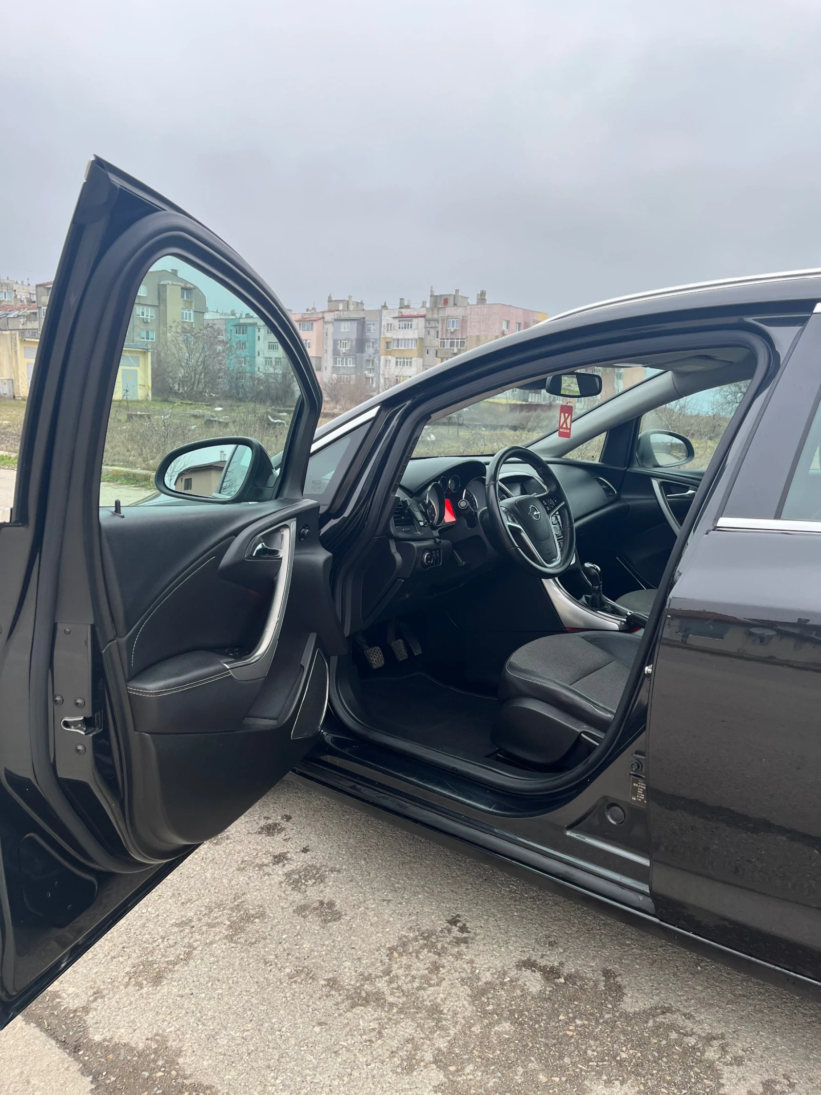 Opel Astra J Sports Tourer 1.7 cdti 110ks, снимка 5 - Автомобили и джипове - 54997958