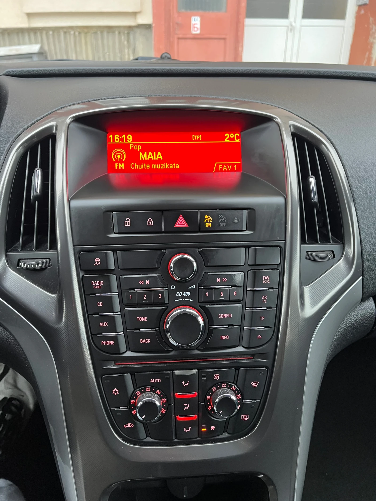 Opel Astra J Sports Tourer 1.7 cdti 110ks, снимка 17 - Автомобили и джипове - 54997958