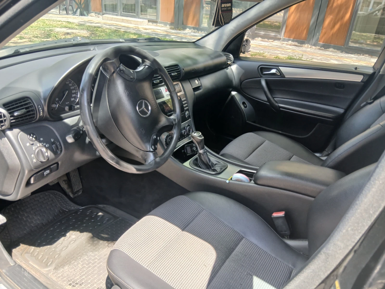 Mercedes-Benz C 220 Фейслифт, снимка 12 - Автомобили и джипове - 55226845