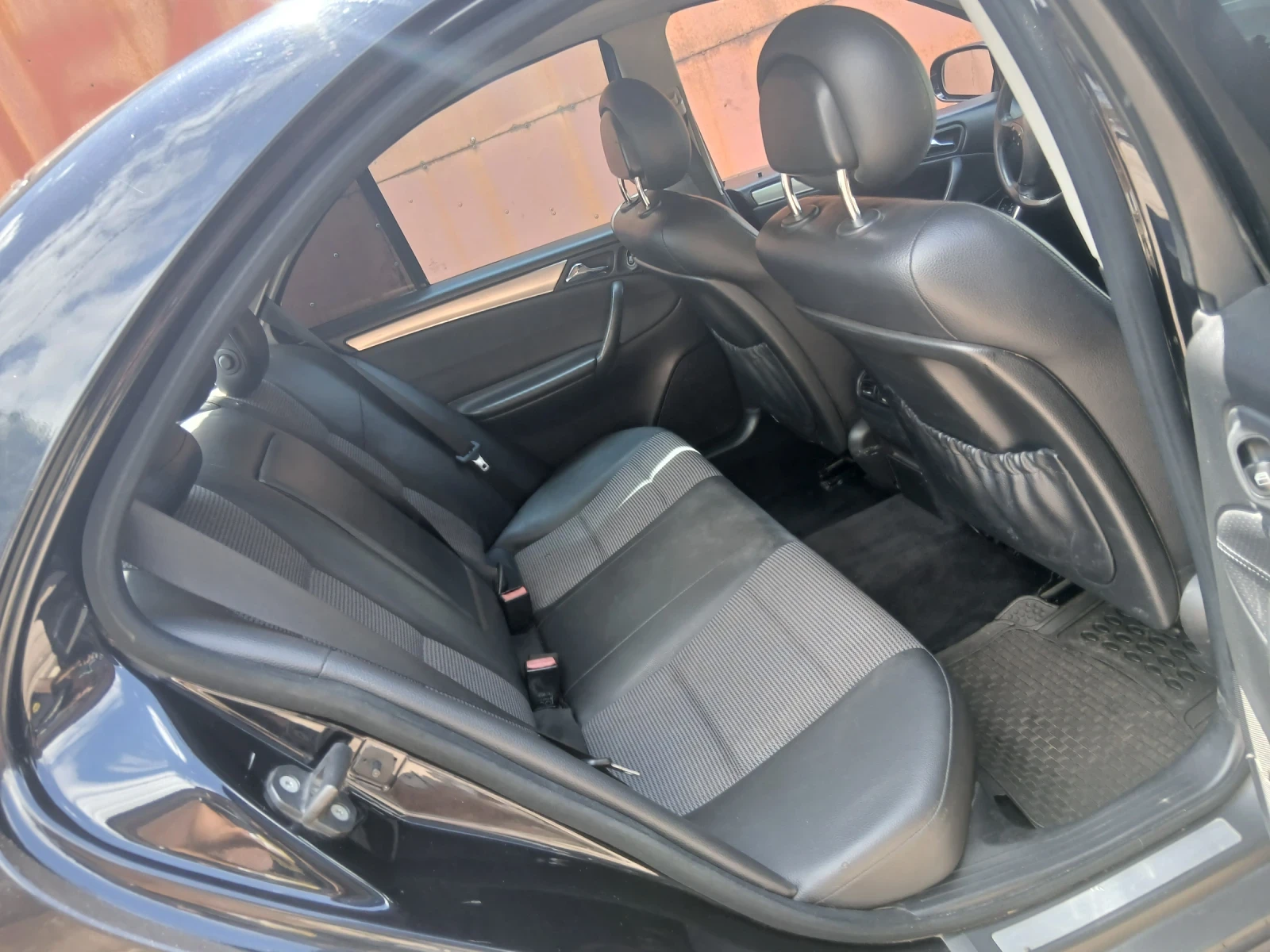 Mercedes-Benz C 220 Фейслифт, снимка 13 - Автомобили и джипове - 55226845