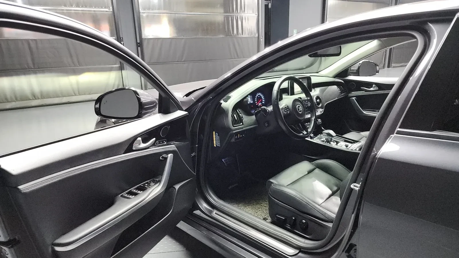Kia Stinger 2.0* KEYLESS* ПОДГРЕВ ВОЛАН* ЕЛ. БАГАЖНИК* , снимка 6 - Автомобили и джипове - 55319935