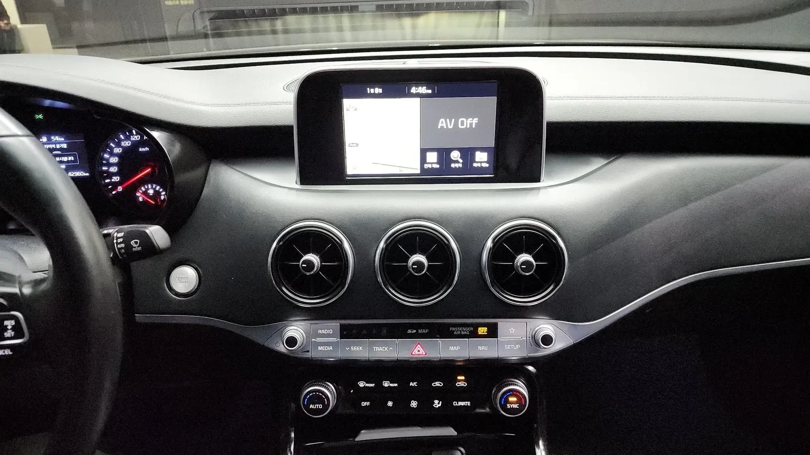 Kia Stinger 2.0* KEYLESS* ПОДГРЕВ ВОЛАН* ЕЛ. БАГАЖНИК* , снимка 10 - Автомобили и джипове - 55319935