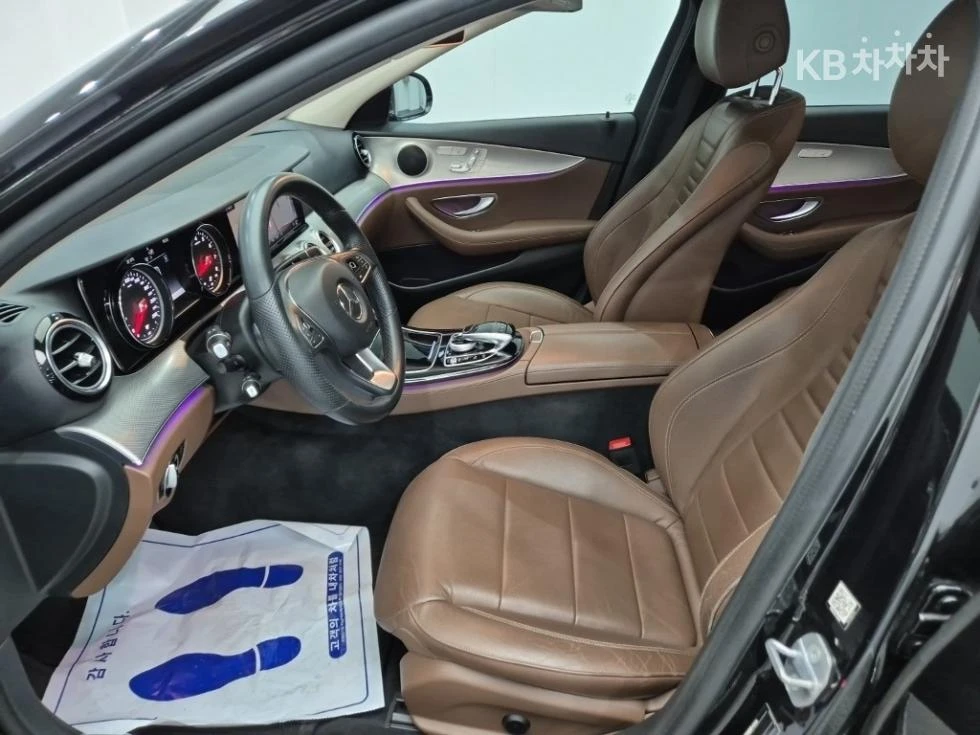 Mercedes-Benz E 200, снимка 11 - Автомобили и джипове - 55406737