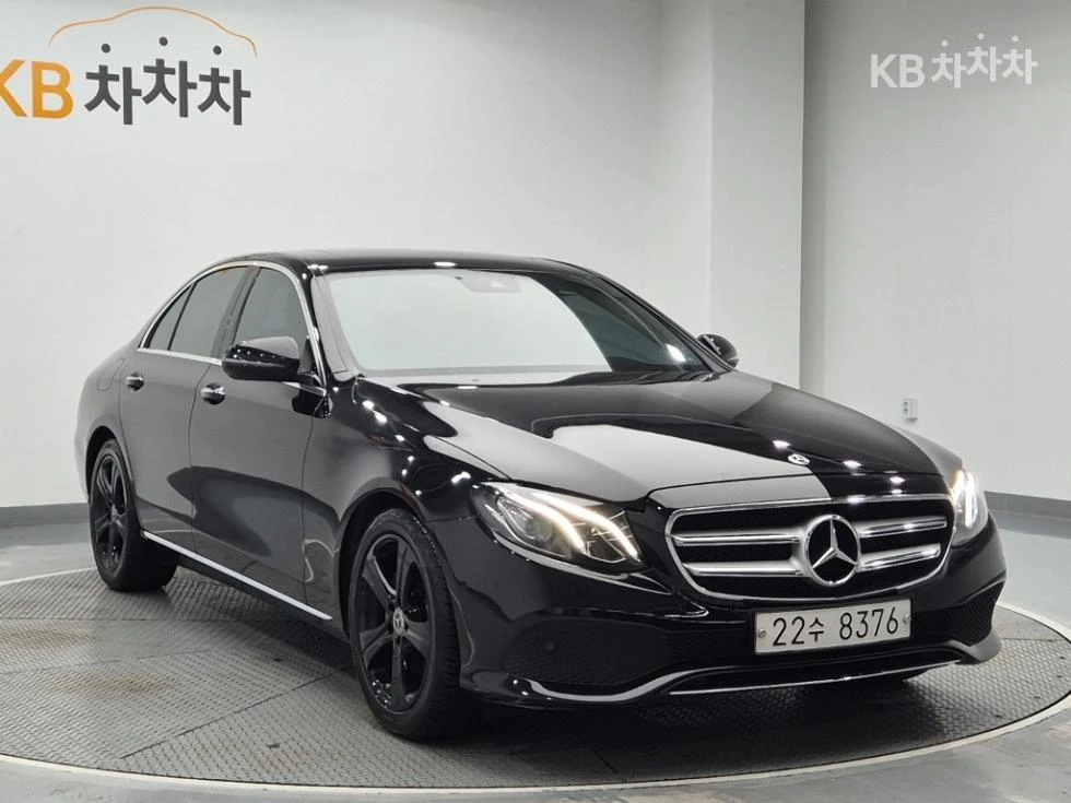 Mercedes-Benz E 200, снимка 4 - Автомобили и джипове - 55406737
