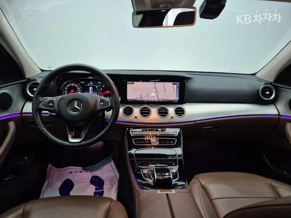 Mercedes-Benz E 200, снимка 7 - Автомобили и джипове - 55406737