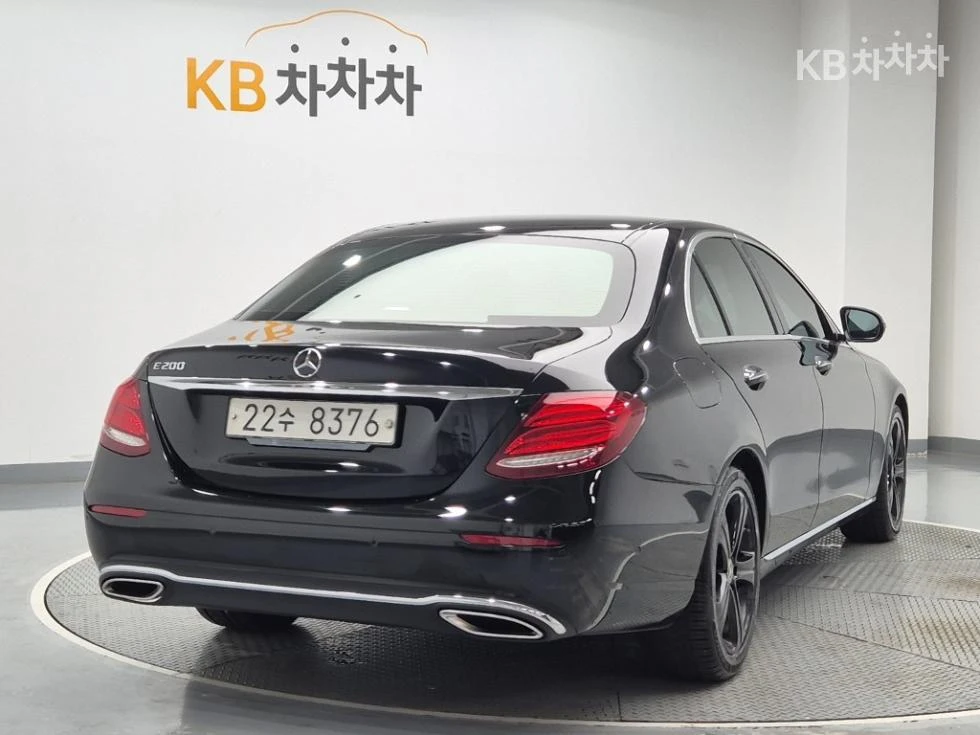 Mercedes-Benz E 200, снимка 3 - Автомобили и джипове - 55406737