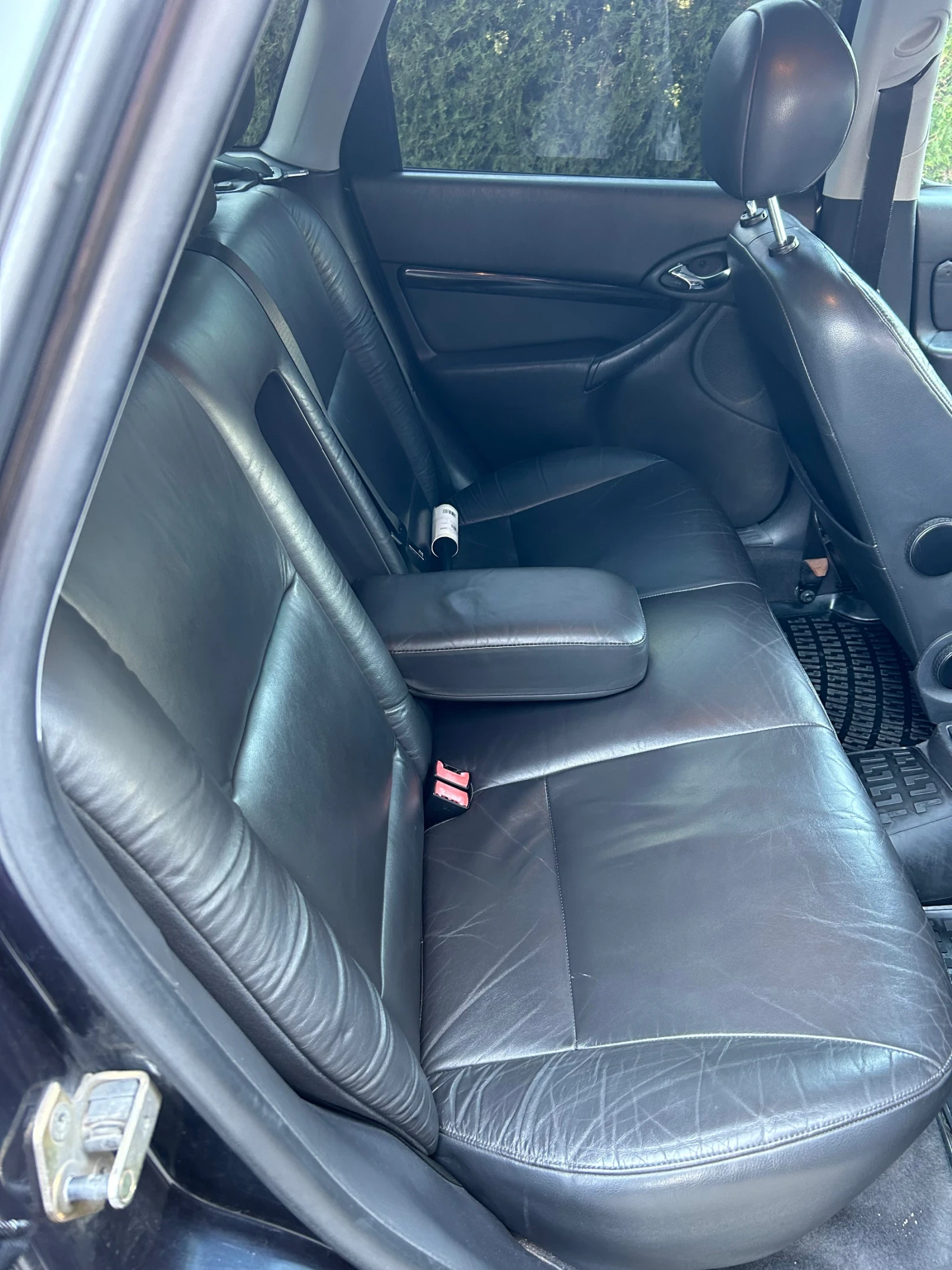 Ford Focus 1.6i GHIA, снимка 4 - Автомобили и джипове - 56238557
