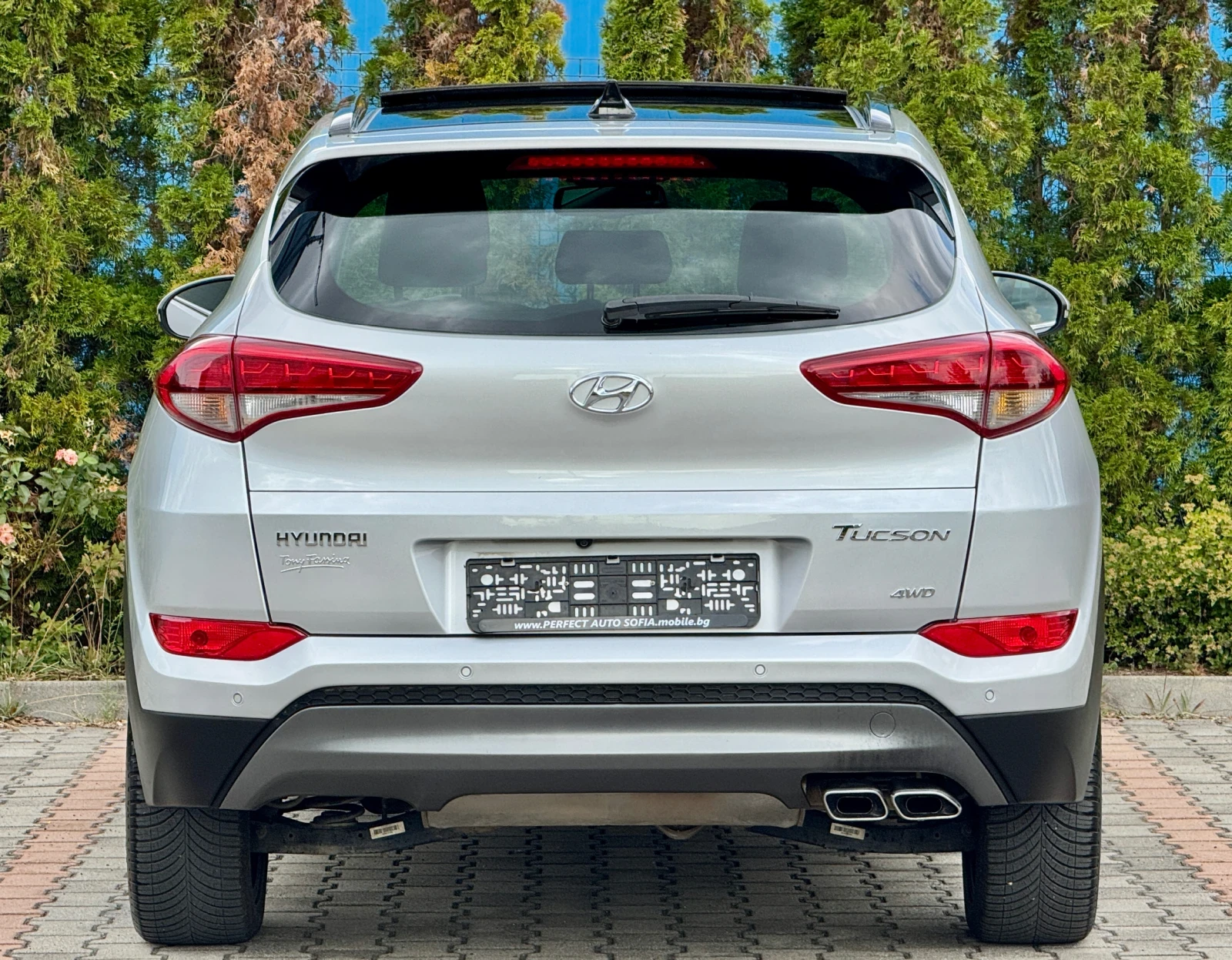 Hyundai Tucson 2.0D-ПАНОРАМА-KEYKESS-НАВИ-КАМЕРА-165Х.КМ-ОТЛИЧНА - изображение 4