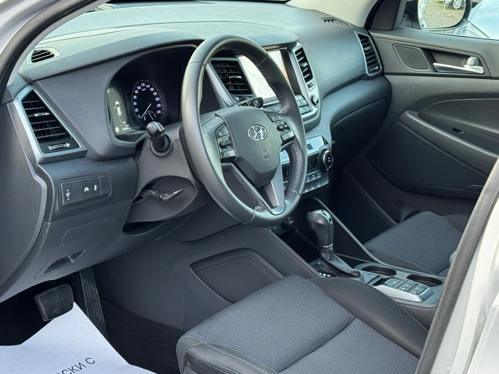 Hyundai Tucson 2.0D-ПАНОРАМА-KEYKESS-НАВИ-КАМЕРА-165Х.КМ-ОТЛИЧНА - изображение 9