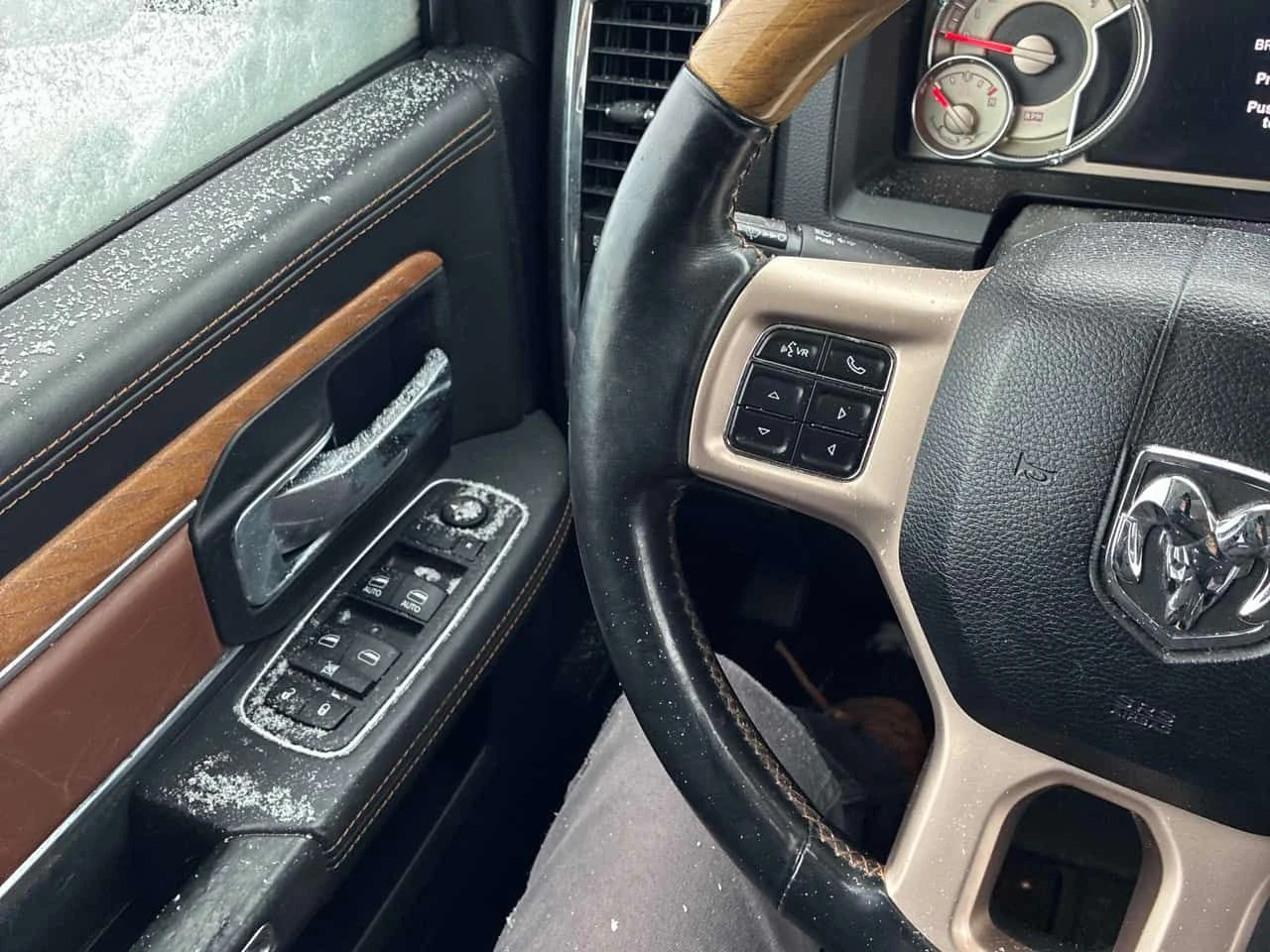 Dodge RAM 1500 * Longhorn * PANO* KEYLESS* ПОДГРЕВ* , снимка 15 - Автомобили и джипове - 53830408