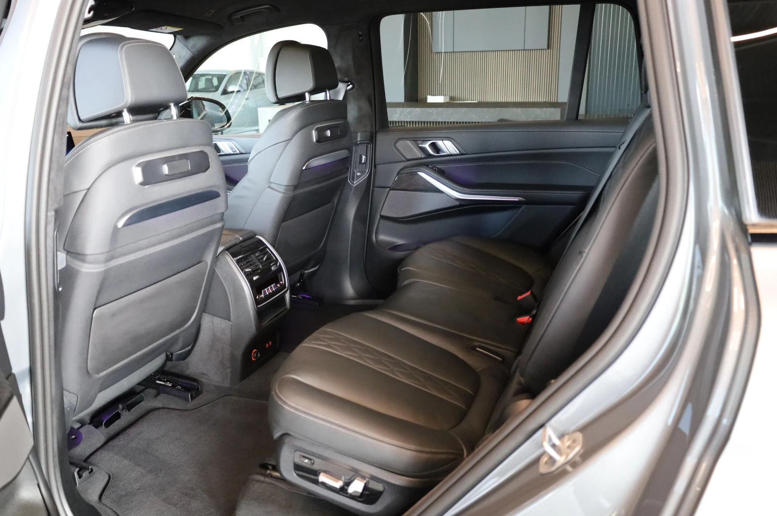 BMW X7 M SPORT PRO* XDRIVE* SWAROVSKI* SKY LOUNGE* , снимка 17 - Автомобили и джипове - 54817273