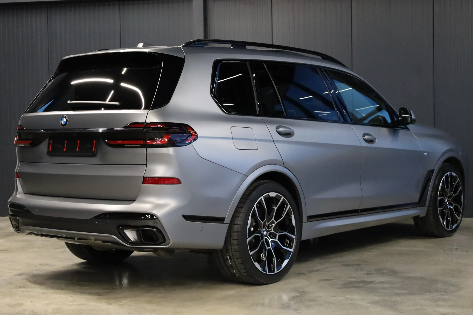 BMW X7 M SPORT PRO* XDRIVE* SWAROVSKI* SKY LOUNGE* , снимка 8 - Автомобили и джипове - 54817273