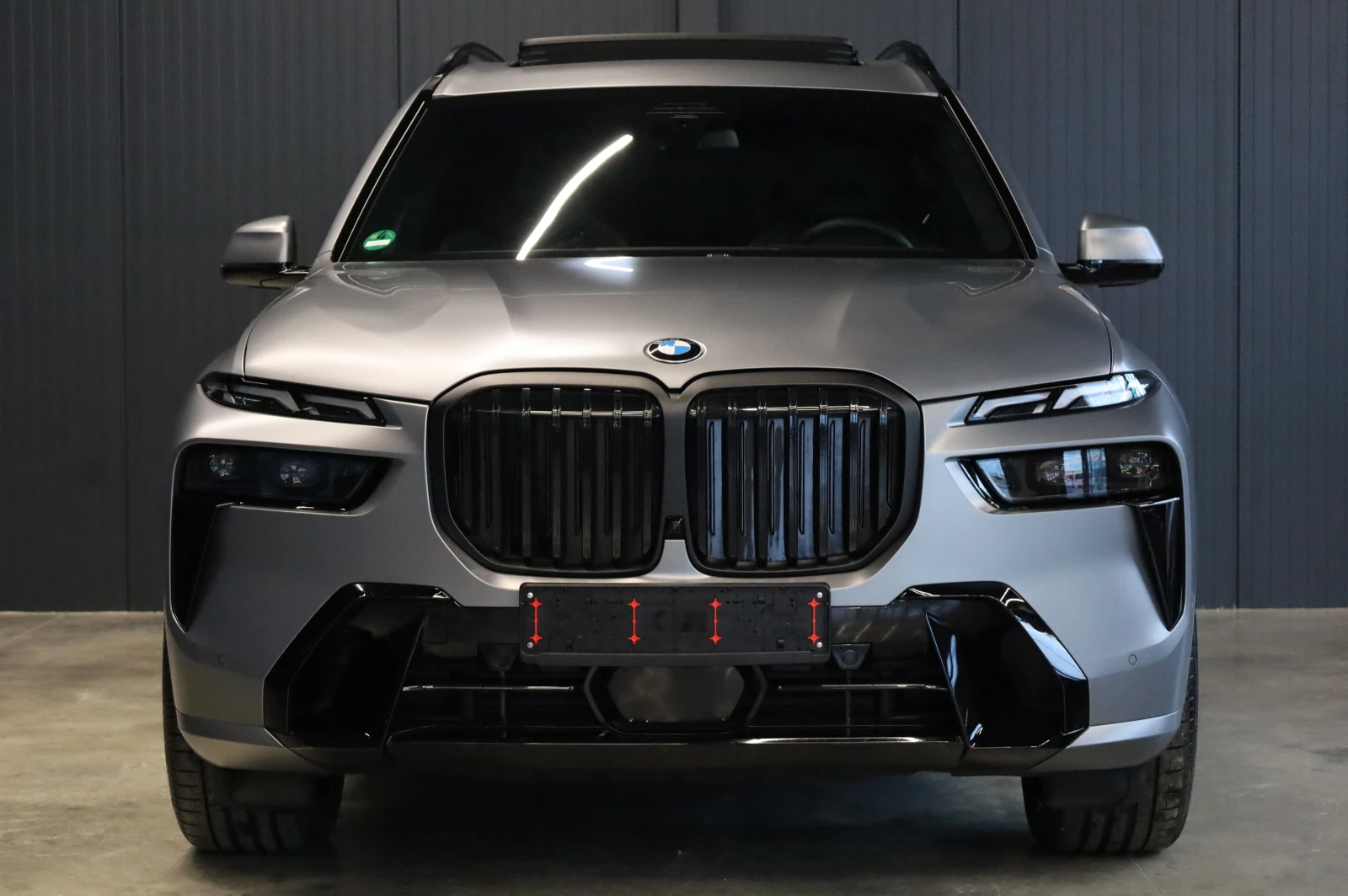 BMW X7 M SPORT PRO* XDRIVE* SWAROVSKI* SKY LOUNGE* , снимка 2 - Автомобили и джипове - 54817273