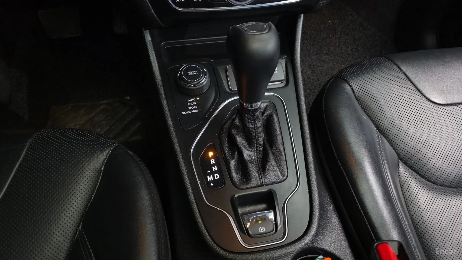 Jeep Cherokee 2.4* Longitude High* AWD* ПОДГРЕВ* КАМЕРА* ШИБИДАХ, снимка 8 - Автомобили и джипове - 55485085
